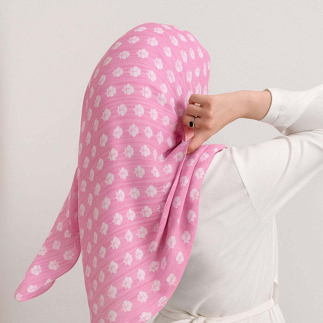 P16-25221-01A – Pink Printed Lawn Shirt Fabric