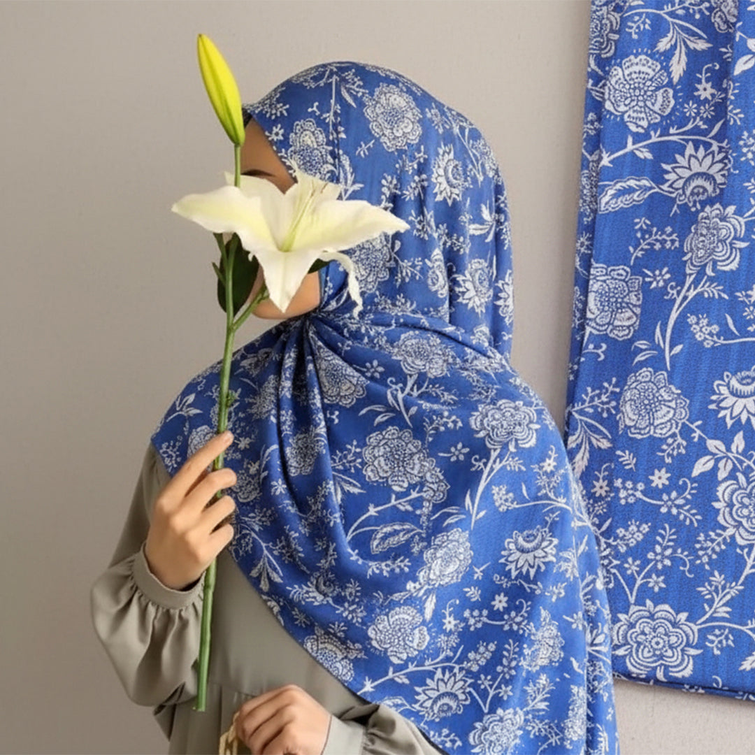 P16-25237-01B – Blue Printed Lawn Shirt Fabric