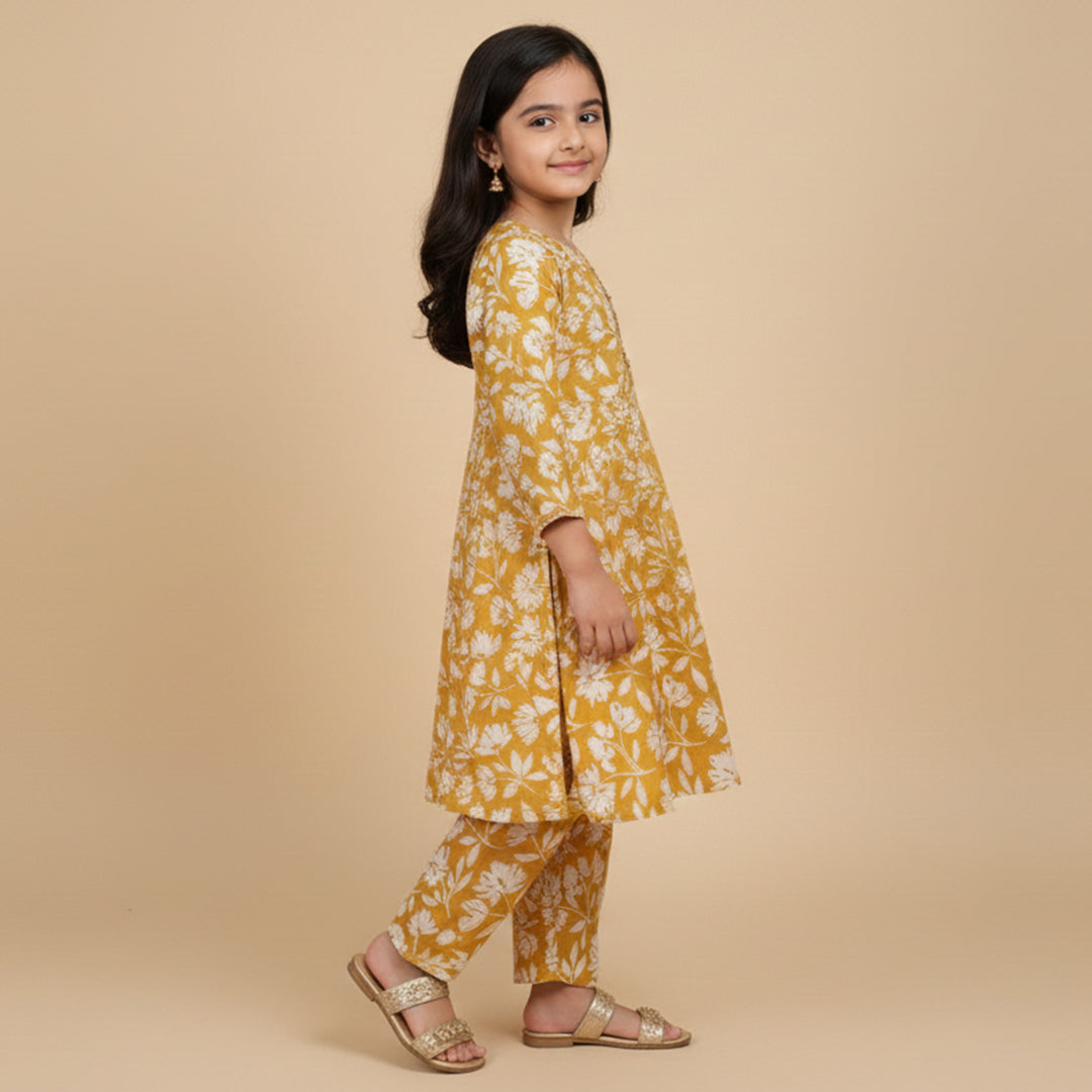 P16-25237-02A Printed Cambric