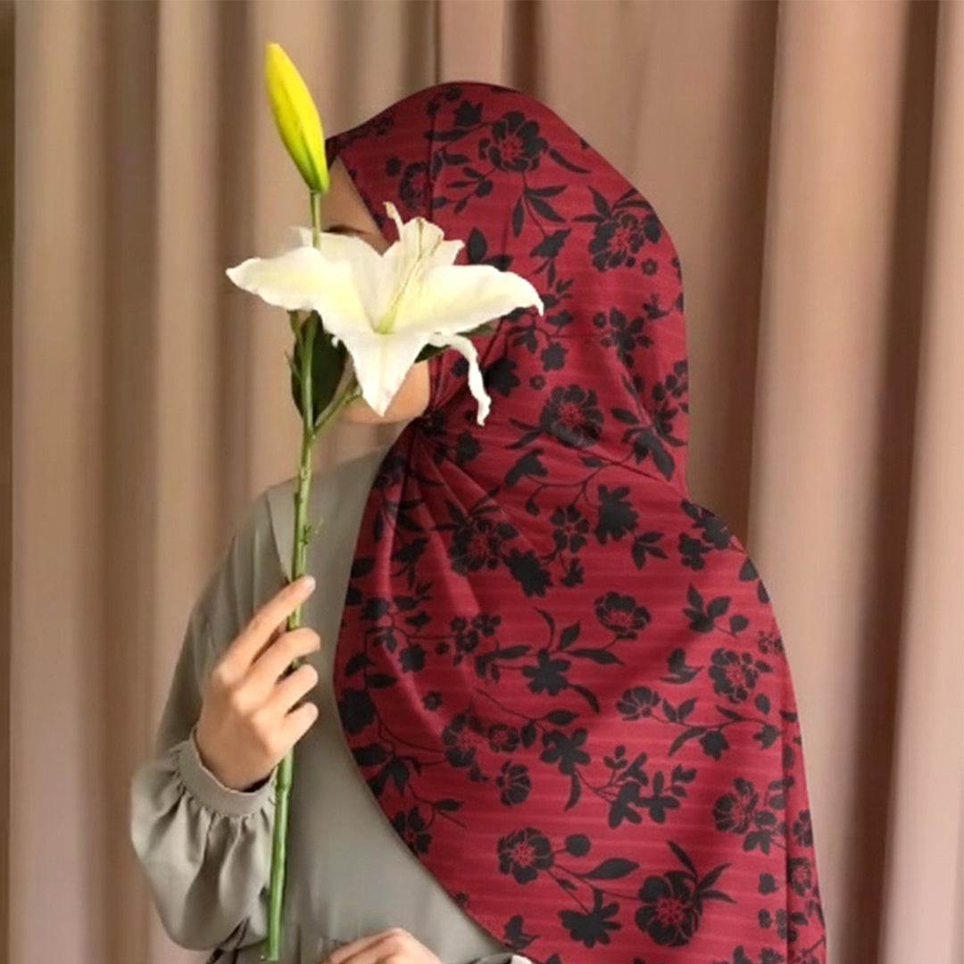 P16-25237-05A – Maroon Printed Lawn Shirt Fabric